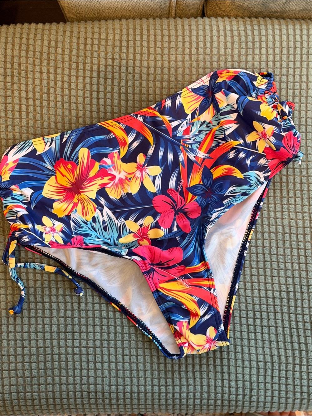 Side tie bikini bottoms NWOT